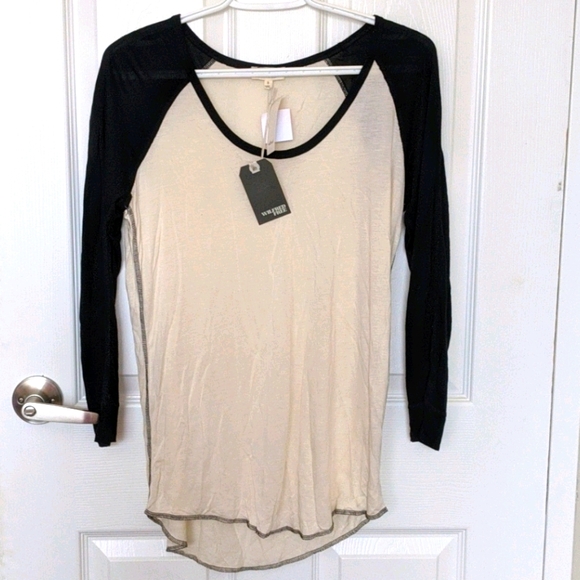 Wilfred Tops - Black and white baseball tee